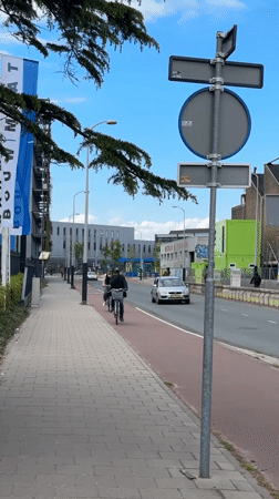 Routine Amsterdam street life documented across five-minute window