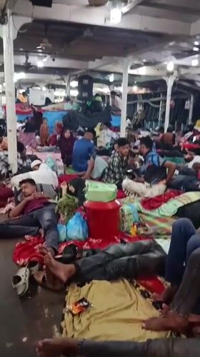 Crowded shelter conditions documented in Durgabardi, Bangladesh