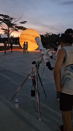 Sunset, night market, and art spaces in Baan Chaweng