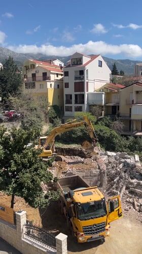 Yoga session and construction work documented in Boreti