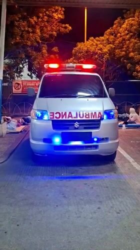 Overnight wait outside Banda Aceh emergency medical facility