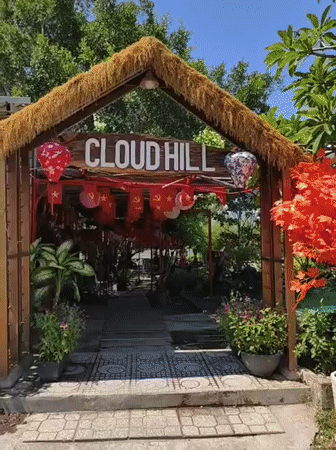 Cloud Hill attraction in Nha Trang: entrance, lanterns, and gardens