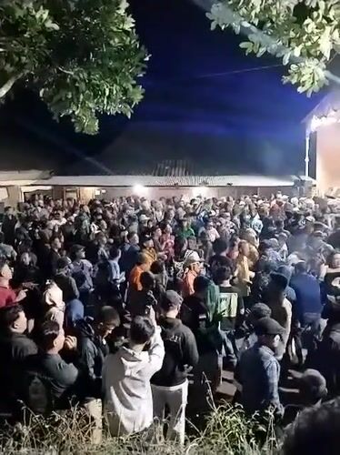 Nighttime outdoor concert draws big crowd in Nglegok, Indonesia