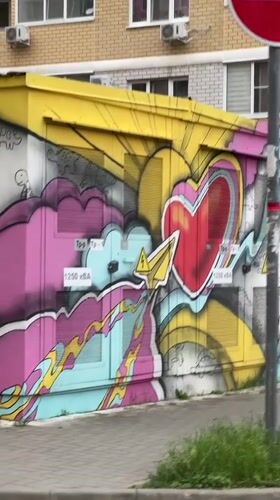 Witness documents colorful street art, traffic in Krasnodar