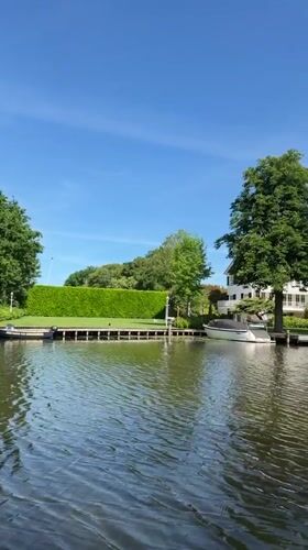 Morning boat journey documented through Leerdam waterways