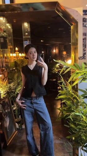 Woman takes selfies during cocktail hour at Seoul restaurant