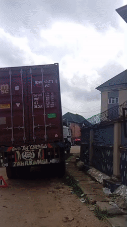 Street scenes document everyday commercial life in Aba, Nigeria