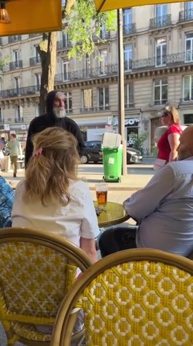 A relaxed Paris afternoon drifting from café to Seine riverboat