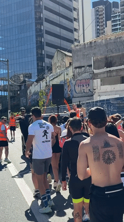 Street party and run event rolls through Pinheiros, São Paulo