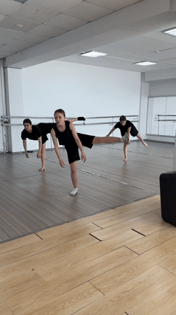 Morning dance and gymnastics practice session in Votkinsk studio