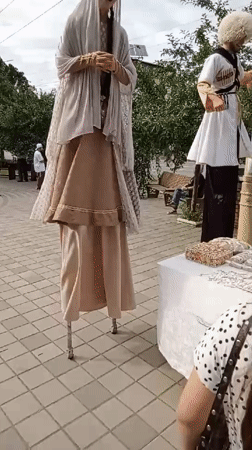 Traditional Dagestani crafts and performers at a Makhachkala outdoor market