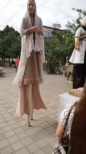 Traditional Dagestani crafts and performers at a Makhachkala outdoor market
