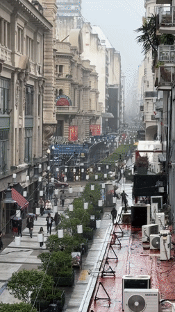 Rainy afternoon street scene captured in Buenos Aires