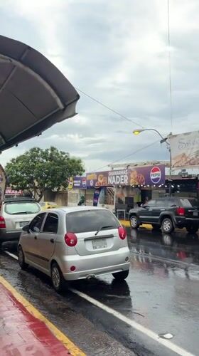 Rainy day scenes and dining moments captured in Ciudad Guayana
