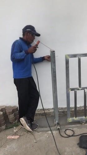 Daily life in Tambontunong: welding work, gathering documented