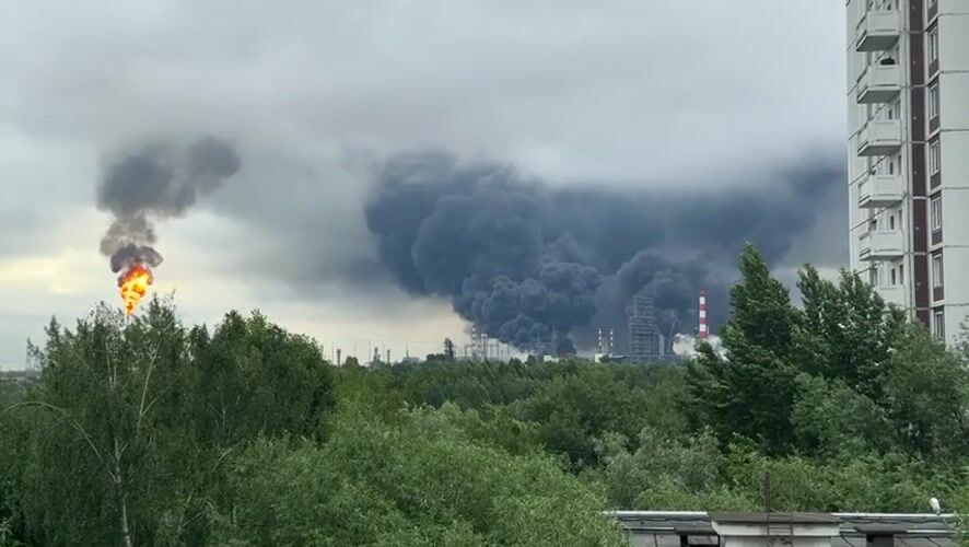 Industrial fire burns with heavy smoke in southeastern Moscow