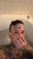 Bathtub photos captured minutes apart in Buenos Aires