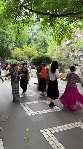 Morning park activities captured in Qingyang District, China