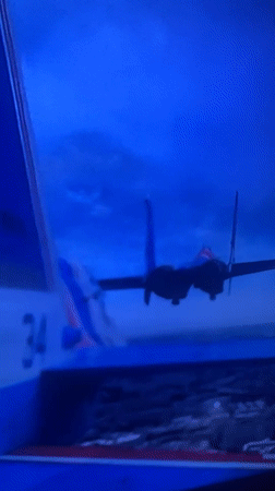 Military aircraft formation and Putin sighting reported in Samara