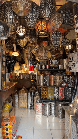 Tourist shops for handcrafted goods in Ubud artisan markets