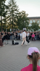 Live music performance draws crowds in Chaikovsky public square