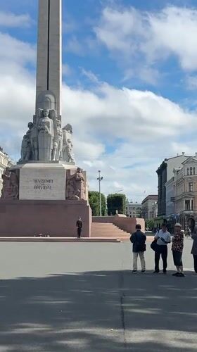 Morning walk through Riga's city center and Freedom Monument