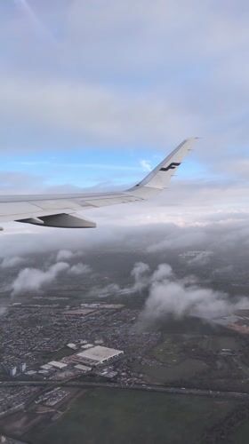 Finnair flight descends over Slough area during morning approach