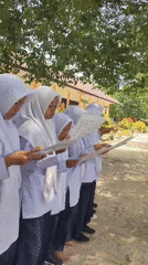 Indonesian students perform synchronized outdoor recitation in Blangriek