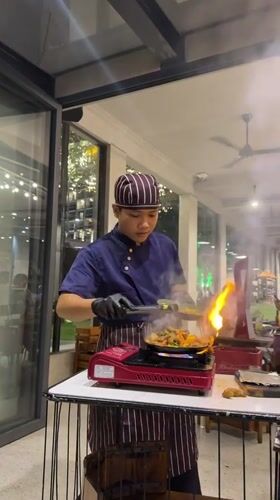 Street dining scene documented in Nha Trang Ward, Vietnam
