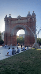 Afternoon scenes documented around Barcelona's Arc de Triomf monument