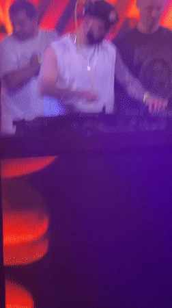 DJ Set Draws Crowd at Sochi Nightclub Friday Evening