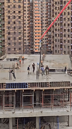 Active concrete pour on a high-rise site in Odintsovo