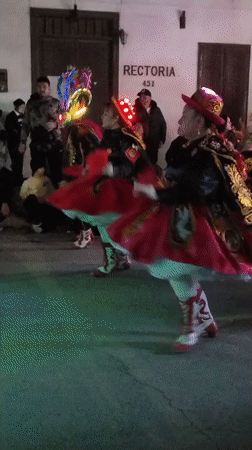 Nighttime parade fills Pozo Almonte streets with elaborate costumed performers