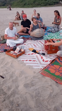 Beach musicians perform impromptu session in Arambol, India