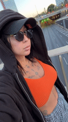 Woman observed on highway bridge in L'Hospitalet de Llobregat