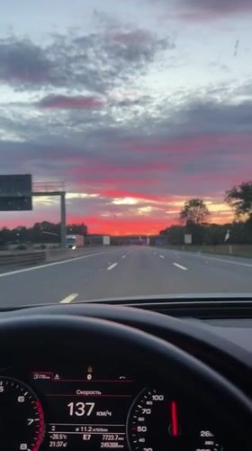 Highway driving near Singen at dusk, 137 km/h dashboard view
