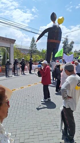 Outdoor demonstration recorded in Miraflores, Peru under sunny skies