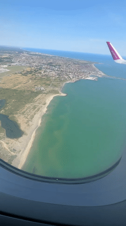 Passenger captures aerial view of Fiumicino from Wizz Air flight