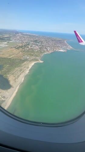 Passenger captures aerial view of Fiumicino from Wizz Air flight