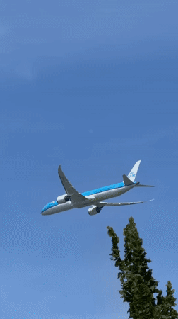 Planespotting under Schiphol's flight path in Vijfhuizen