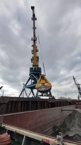 Routine cargo operations and cruise traffic documented at Tver port