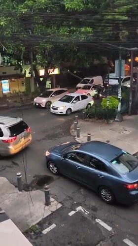 Street scene documented in overcast Mexico City evening