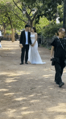 Wedding photoshoot filmed in Barcelona park