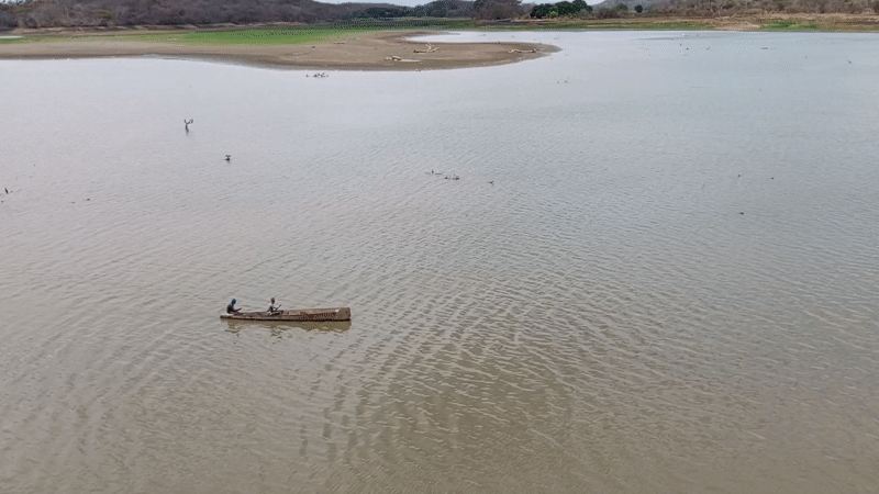 Peaceful lakeside moment captured in El Pao, Venezuela