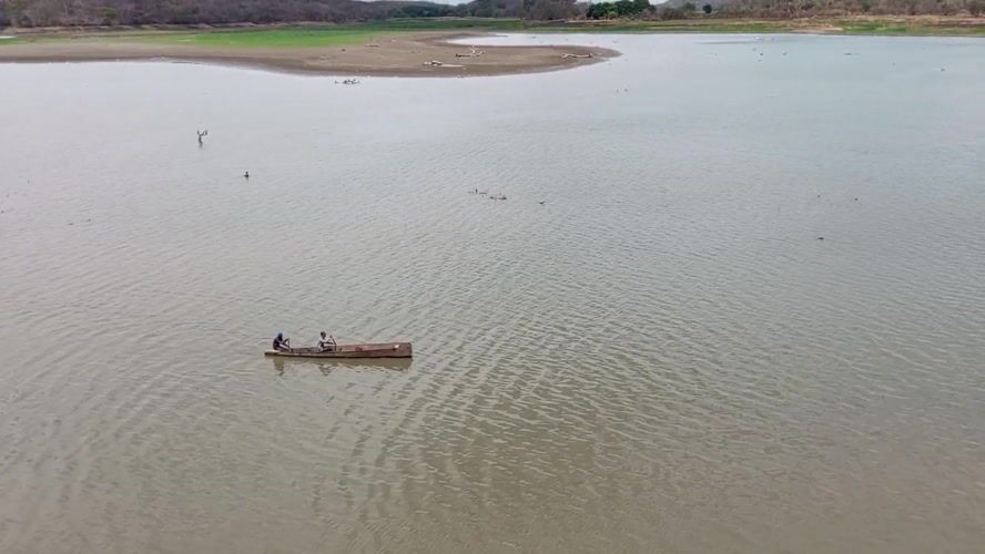 Peaceful lakeside moment captured in El Pao, Venezuela