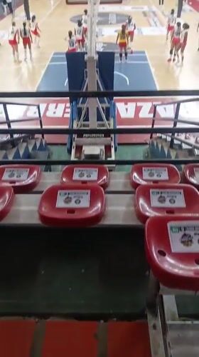 Women's volleyball team practices at Ciudad Guayana gymnasium