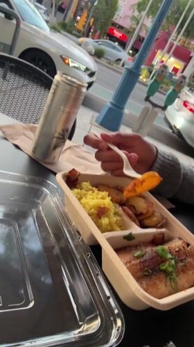 Late-night Erewhon Market visit documented in West Hollywood