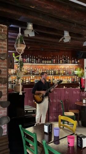 A Venice evening: live music, street market, and old clocktower