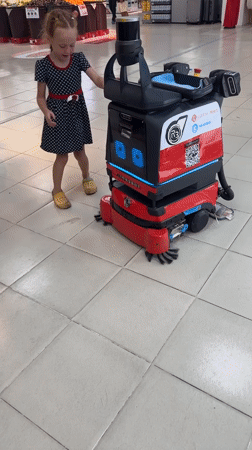 Lotte Mart Nha Trang: flowers, robots, and prairie dogs