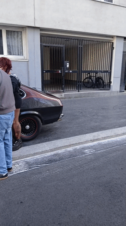 Street gatherings observed around vehicles in Paris morning